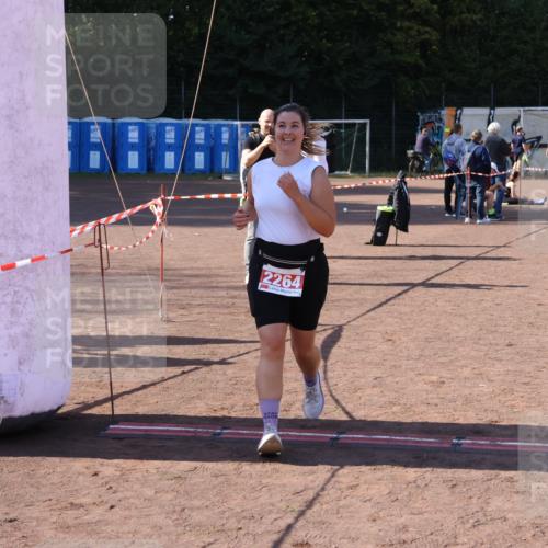 27.09.2026 - 35. Volkslauf durch das schöne Alstertal Strokosch-Dieckow http://msf.ph/oto/10580878 27.09.2026 12:57:59 Ziel 2001, 2006, 2264 meine-sportfotos.de