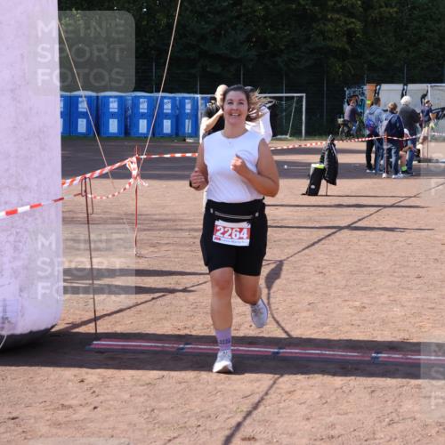 27.09.2026 - 35. Volkslauf durch das schöne Alstertal Strokosch-Dieckow http://msf.ph/oto/10580882 27.09.2026 12:57:59 Ziel 2001, 2006, 2264 meine-sportfotos.de