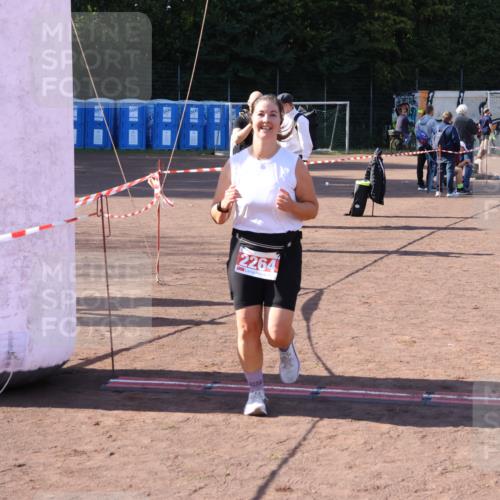 27.09.2026 - 35. Volkslauf durch das schöne Alstertal Strokosch-Dieckow http://msf.ph/oto/10580887 27.09.2026 12:57:59 Ziel 2001, 2006, 2264 meine-sportfotos.de