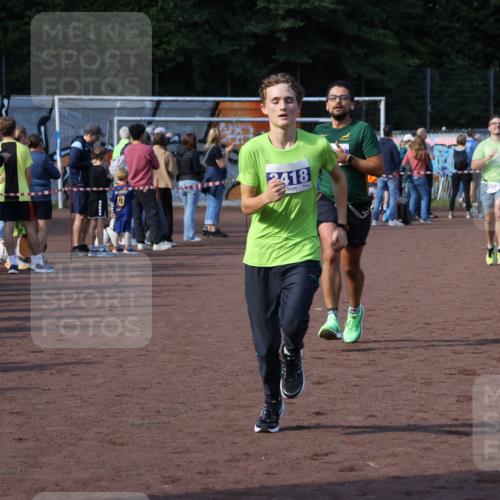 27.09.2026 - 35. Volkslauf durch das schöne Alstertal Strokosch-Dieckow http://msf.ph/oto/10580934 27.09.2026 11:19:21 Ziel 3305, 3345, 3346, 3418 meine-sportfotos.de