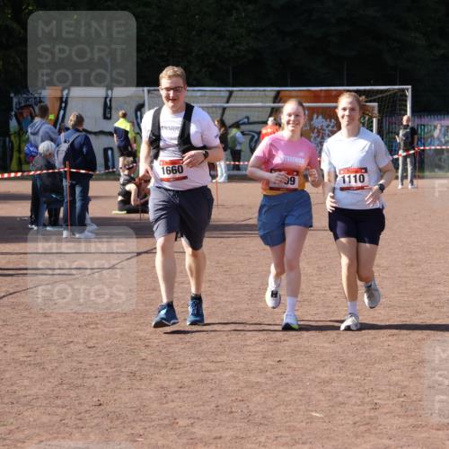 27.09.2026 - 35. Volkslauf durch das schöne Alstertal Strokosch-Dieckow http://msf.ph/oto/10581404 27.09.2026 13:01:14 Ziel 1109, 1110, 1660 meine-sportfotos.de