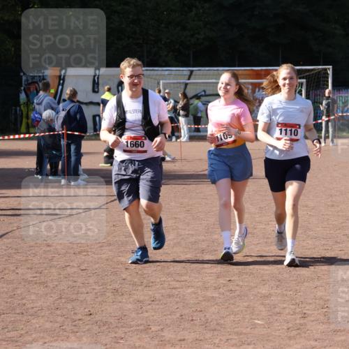 27.09.2026 - 35. Volkslauf durch das schöne Alstertal Strokosch-Dieckow http://msf.ph/oto/10581424 27.09.2026 13:01:14 Ziel 1109, 1110, 1660 meine-sportfotos.de