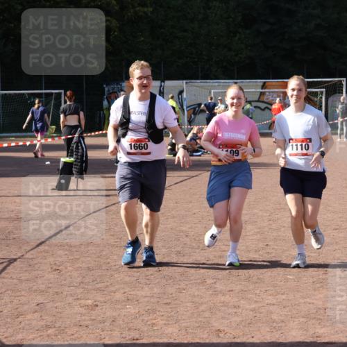 27.09.2026 - 35. Volkslauf durch das schöne Alstertal Strokosch-Dieckow http://msf.ph/oto/10581442 27.09.2026 13:01:15 Ziel 1109, 1110, 1660 meine-sportfotos.de
