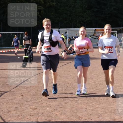 27.09.2026 - 35. Volkslauf durch das schöne Alstertal Strokosch-Dieckow http://msf.ph/oto/10581453 27.09.2026 13:01:15 Ziel 1109, 1110, 1660 meine-sportfotos.de