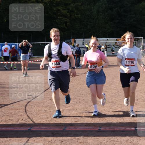 27.09.2026 - 35. Volkslauf durch das schöne Alstertal Strokosch-Dieckow http://msf.ph/oto/10581458 27.09.2026 13:01:16 Ziel 1109, 1110, 1660 meine-sportfotos.de