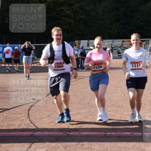 27.09.2026 - 35. Volkslauf durch das schöne Alstertal Strokosch-Dieckow http://msf.ph/oto/10581467 27.09.2026 13:01:16 Ziel 1109, 1110, 1660 meine-sportfotos.de