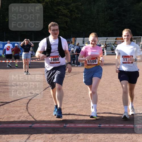 27.09.2026 - 35. Volkslauf durch das schöne Alstertal Strokosch-Dieckow http://msf.ph/oto/10581471 27.09.2026 13:01:16 Ziel 1109, 1110, 1660 meine-sportfotos.de