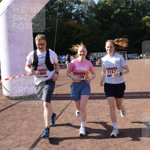 27.09.2026 - 35. Volkslauf durch das schöne Alstertal Strokosch-Dieckow http://msf.ph/oto/10581512 27.09.2026 13:01:18 Ziel 1109, 1110, 1660 meine-sportfotos.de