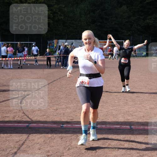 27.09.2026 - 35. Volkslauf durch das schöne Alstertal Strokosch-Dieckow http://msf.ph/oto/10581565 27.09.2026 13:02:28 Ziel 1107, 1108, 2035 meine-sportfotos.de