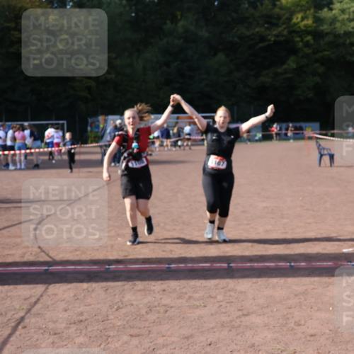 27.09.2026 - 35. Volkslauf durch das schöne Alstertal Strokosch-Dieckow http://msf.ph/oto/10581601 27.09.2026 13:02:30 Ziel 1107, 1108, 2035 meine-sportfotos.de