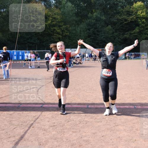 27.09.2026 - 35. Volkslauf durch das schöne Alstertal Strokosch-Dieckow http://msf.ph/oto/10581633 27.09.2026 13:02:31 Ziel 1107, 1108, 2035 meine-sportfotos.de