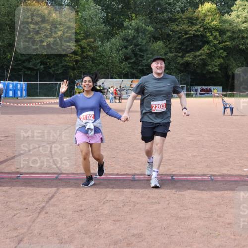 27.09.2026 - 35. Volkslauf durch das schöne Alstertal Strokosch-Dieckow http://msf.ph/oto/10582354 27.09.2026 13:15:42 Ziel 2102, 2203 meine-sportfotos.de