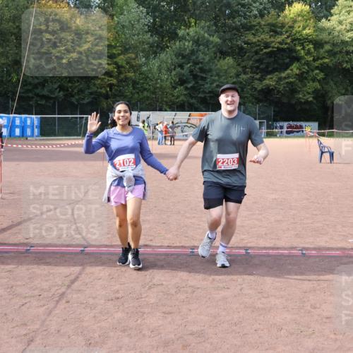 27.09.2026 - 35. Volkslauf durch das schöne Alstertal Strokosch-Dieckow http://msf.ph/oto/10582356 27.09.2026 13:15:42 Ziel 2102, 2203 meine-sportfotos.de