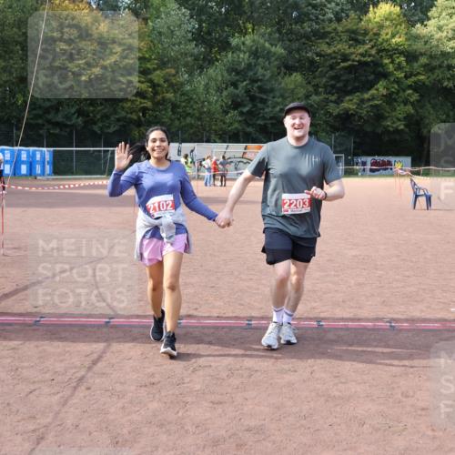 27.09.2026 - 35. Volkslauf durch das schöne Alstertal Strokosch-Dieckow http://msf.ph/oto/10582358 27.09.2026 13:15:43 Ziel 2102, 2203 meine-sportfotos.de