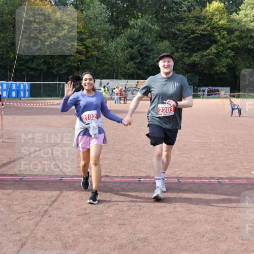 27.09.2026 - 35. Volkslauf durch das schöne Alstertal Strokosch-Dieckow http://msf.ph/oto/10582359 27.09.2026 13:15:43 Ziel 2102, 2203 meine-sportfotos.de