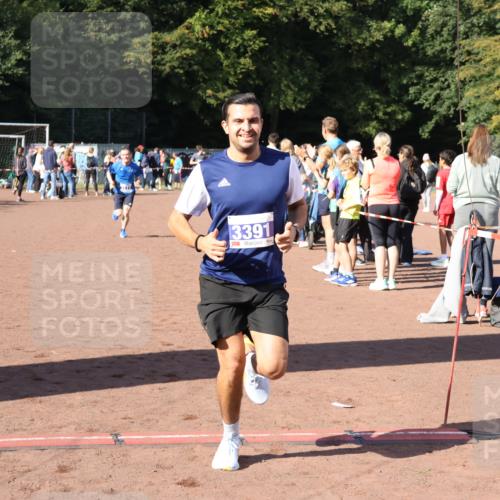 27.09.2026 - 35. Volkslauf durch das schöne Alstertal Strokosch-Dieckow http://msf.ph/oto/10582474 27.09.2026 11:18:22 Ziel 3176, 3177, 3391, 3431 meine-sportfotos.de