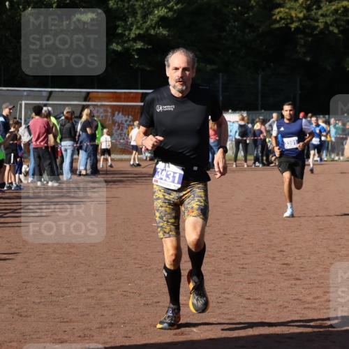 27.09.2026 - 35. Volkslauf durch das schöne Alstertal Strokosch-Dieckow http://msf.ph/oto/10582476 27.09.2026 11:18:17 Ziel 3176, 3177, 3391, 3431 meine-sportfotos.de