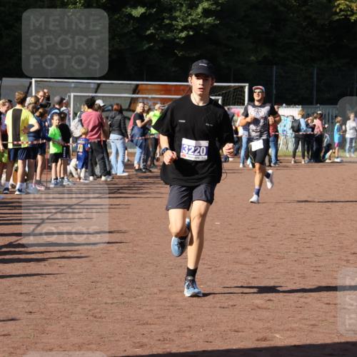 27.09.2026 - 35. Volkslauf durch das schöne Alstertal Strokosch-Dieckow http://msf.ph/oto/10582510 27.09.2026 11:17:54 Ziel 3220, 3384 meine-sportfotos.de