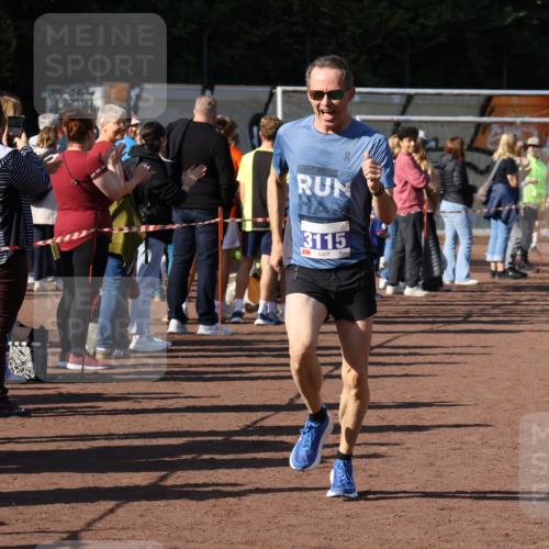 27.09.2026 - 35. Volkslauf durch das schöne Alstertal Strokosch-Dieckow http://msf.ph/oto/10582515 27.09.2026 11:17:47 Ziel 3115, 3220 meine-sportfotos.de