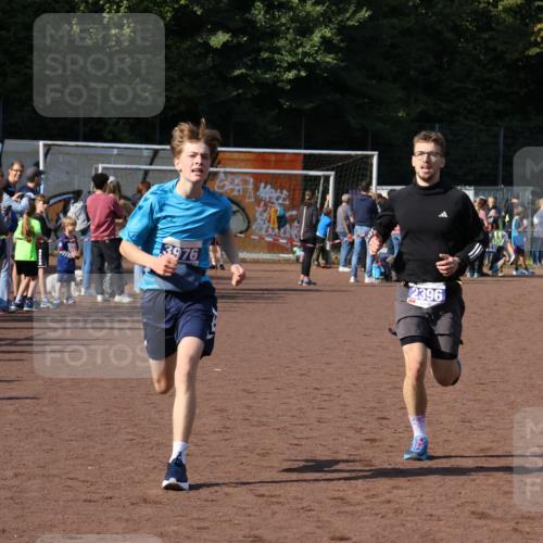 27.09.2026 - 35. Volkslauf durch das schöne Alstertal Strokosch-Dieckow http://msf.ph/oto/10582522 27.09.2026 11:17:34 Ziel 2396, 3976, 3997 meine-sportfotos.de