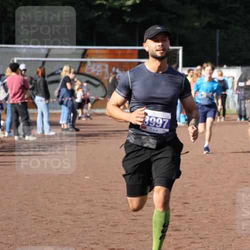 27.09.2026 - 35. Volkslauf durch das schöne Alstertal Strokosch-Dieckow http://msf.ph/oto/10582528 27.09.2026 11:17:31 Ziel 2396, 3968, 3976, 3997 meine-sportfotos.de