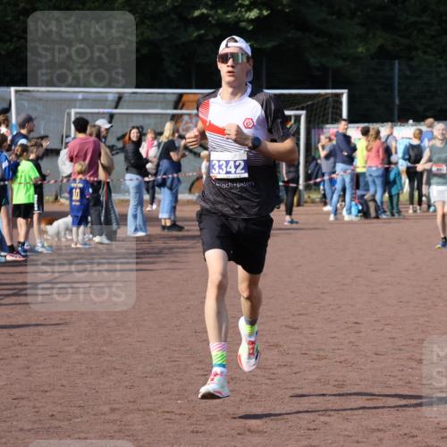 27.09.2026 - 35. Volkslauf durch das schöne Alstertal Strokosch-Dieckow http://msf.ph/oto/10582565 27.09.2026 11:17:08 Ziel 1400, 3342 meine-sportfotos.de