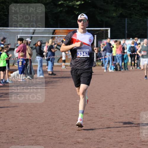27.09.2026 - 35. Volkslauf durch das schöne Alstertal Strokosch-Dieckow http://msf.ph/oto/10582570 27.09.2026 11:17:08 Ziel 1400, 3342 meine-sportfotos.de