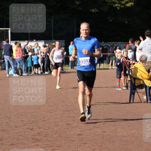 27.09.2026 - 35. Volkslauf durch das schöne Alstertal Strokosch-Dieckow http://msf.ph/oto/10582586 27.09.2026 11:16:39 Ziel 3302, 3325, 3991 meine-sportfotos.de