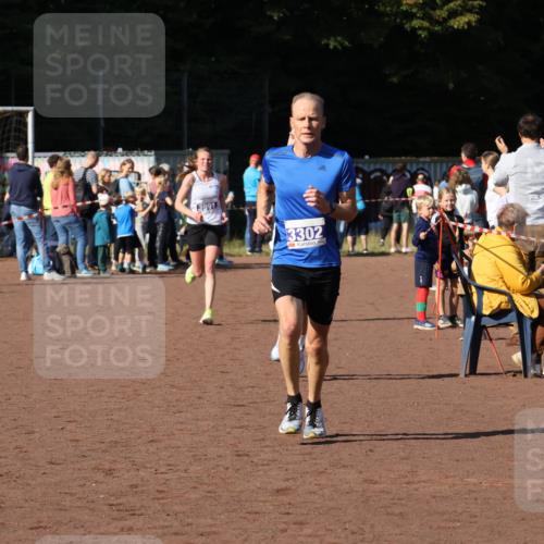 27.09.2026 - 35. Volkslauf durch das schöne Alstertal Strokosch-Dieckow http://msf.ph/oto/10582587 27.09.2026 11:16:39 Ziel 3302, 3325, 3991 meine-sportfotos.de