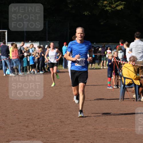 27.09.2026 - 35. Volkslauf durch das schöne Alstertal Strokosch-Dieckow http://msf.ph/oto/10582590 27.09.2026 11:16:39 Ziel 3302, 3325, 3991 meine-sportfotos.de