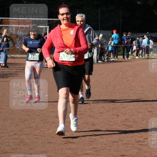 27.09.2026 - 35. Volkslauf durch das schöne Alstertal Strokosch-Dieckow http://msf.ph/oto/10582599 27.09.2026 11:16:12 Ziel 3277, 4188, 4192, 4193 meine-sportfotos.de