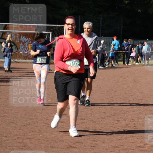 27.09.2026 - 35. Volkslauf durch das schöne Alstertal Strokosch-Dieckow http://msf.ph/oto/10582603 27.09.2026 11:16:12 Ziel 3277, 4188, 4192, 4193 meine-sportfotos.de