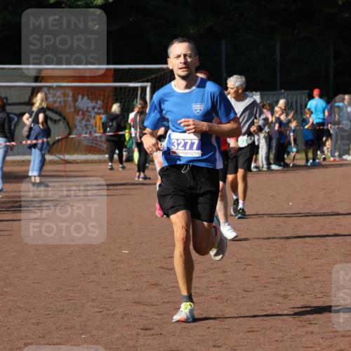 27.09.2026 - 35. Volkslauf durch das schöne Alstertal Strokosch-Dieckow http://msf.ph/oto/10582608 27.09.2026 11:16:08 Ziel 3277, 4188, 4192, 4193 meine-sportfotos.de