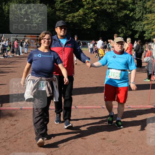 27.09.2026 - 35. Volkslauf durch das schöne Alstertal Strokosch-Dieckow http://msf.ph/oto/10582618 27.09.2026 11:15:34 Ziel 3231, 3261, 4190, 4196, 4197 meine-sportfotos.de