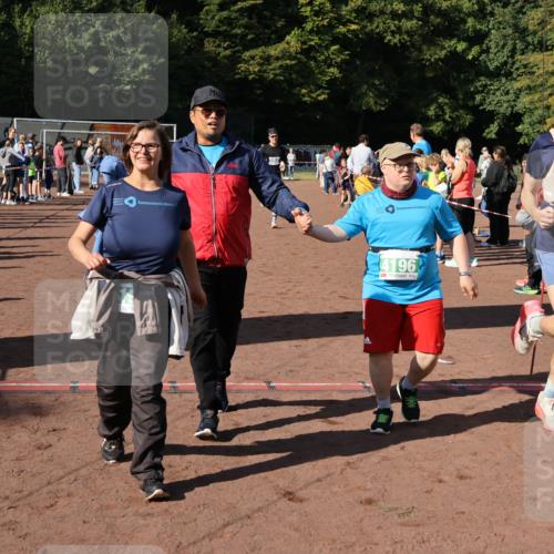 27.09.2026 - 35. Volkslauf durch das schöne Alstertal Strokosch-Dieckow http://msf.ph/oto/10582623 27.09.2026 11:15:33 Ziel 3231, 3261, 4190, 4196, 4197 meine-sportfotos.de