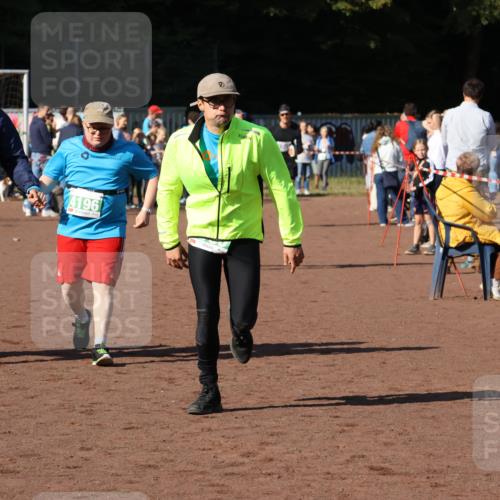 27.09.2026 - 35. Volkslauf durch das schöne Alstertal Strokosch-Dieckow http://msf.ph/oto/10582633 27.09.2026 11:15:28 Ziel 3231, 4190, 4196, 4197 meine-sportfotos.de