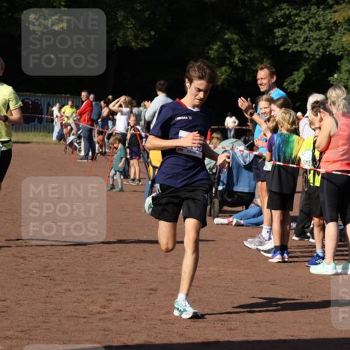 27.09.2026 - 35. Volkslauf durch das schöne Alstertal Strokosch-Dieckow http://msf.ph/oto/10582657 27.09.2026 11:14:47 Ziel 3202, 3288, 3385 meine-sportfotos.de