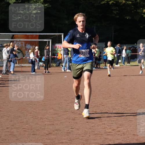 27.09.2026 - 35. Volkslauf durch das schöne Alstertal Strokosch-Dieckow http://msf.ph/oto/10582662 27.09.2026 11:14:42 Ziel 3202, 3288, 3385 meine-sportfotos.de