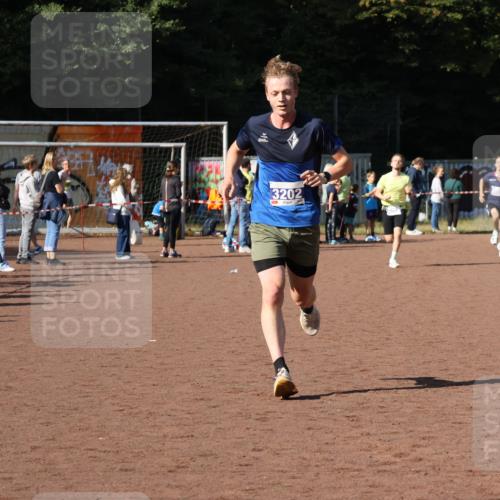 27.09.2026 - 35. Volkslauf durch das schöne Alstertal Strokosch-Dieckow http://msf.ph/oto/10582666 27.09.2026 11:14:41 Ziel 3202, 3288, 3385 meine-sportfotos.de