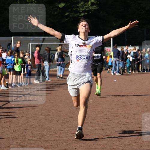 27.09.2026 - 35. Volkslauf durch das schöne Alstertal Strokosch-Dieckow http://msf.ph/oto/10582677 27.09.2026 11:14:08 Ziel 3013, 3353 meine-sportfotos.de