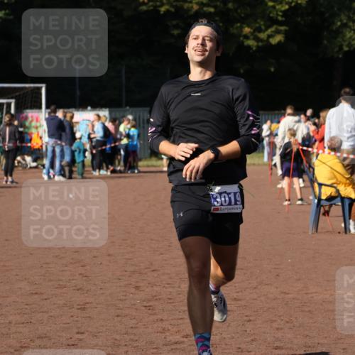 27.09.2026 - 35. Volkslauf durch das schöne Alstertal Strokosch-Dieckow http://msf.ph/oto/10582694 27.09.2026 11:13:32 Ziel 2416, 3019, 3235 meine-sportfotos.de
