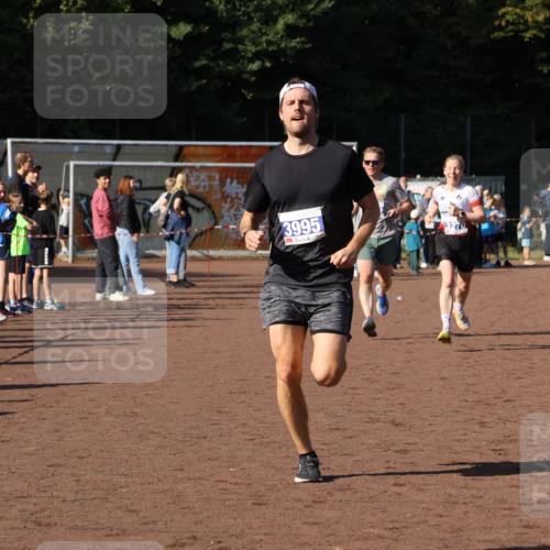 27.09.2026 - 35. Volkslauf durch das schöne Alstertal Strokosch-Dieckow http://msf.ph/oto/10582731 27.09.2026 11:13:06 Ziel 3069, 3270, 3995 meine-sportfotos.de