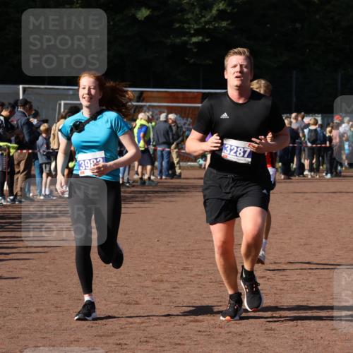 27.09.2026 - 35. Volkslauf durch das schöne Alstertal Strokosch-Dieckow http://msf.ph/oto/10582737 27.09.2026 11:28:22 Ziel 2999, 3229, 3287, 3293, 3983 meine-sportfotos.de
