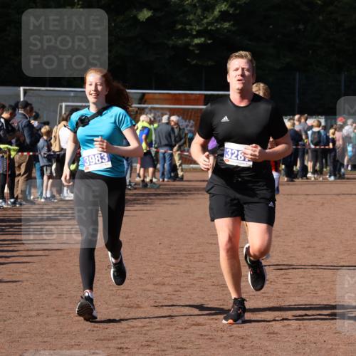 27.09.2026 - 35. Volkslauf durch das schöne Alstertal Strokosch-Dieckow http://msf.ph/oto/10582738 27.09.2026 11:28:22 Ziel 2999, 3229, 3287, 3293, 3983 meine-sportfotos.de