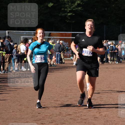 27.09.2026 - 35. Volkslauf durch das schöne Alstertal Strokosch-Dieckow http://msf.ph/oto/10582742 27.09.2026 11:28:21 Ziel 3229, 3287, 3983, 4182 meine-sportfotos.de