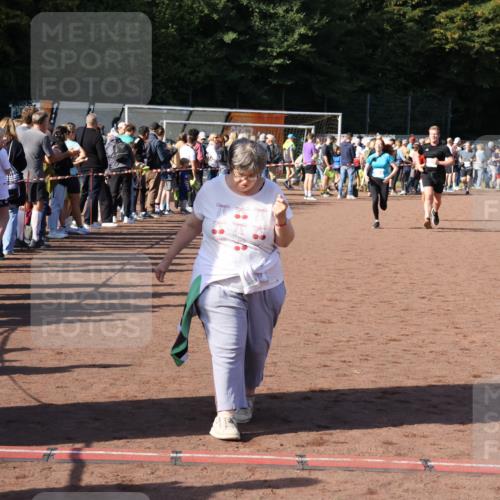 27.09.2026 - 35. Volkslauf durch das schöne Alstertal Strokosch-Dieckow http://msf.ph/oto/10582745 27.09.2026 11:28:17 Ziel 3229, 3287, 3983, 4182 meine-sportfotos.de