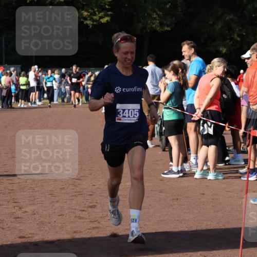 27.09.2026 - 35. Volkslauf durch das schöne Alstertal Strokosch-Dieckow http://msf.ph/oto/10582748 27.09.2026 11:28:10 Ziel 3198, 3405, 4182 meine-sportfotos.de