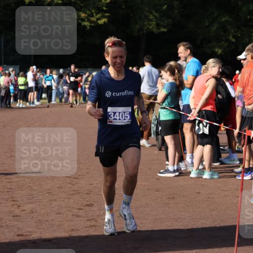 27.09.2026 - 35. Volkslauf durch das schöne Alstertal Strokosch-Dieckow http://msf.ph/oto/10582749 27.09.2026 11:28:10 Ziel 3198, 3405, 4182 meine-sportfotos.de