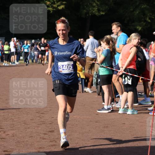 27.09.2026 - 35. Volkslauf durch das schöne Alstertal Strokosch-Dieckow http://msf.ph/oto/10582752 27.09.2026 11:28:10 Ziel 3198, 3405, 4182 meine-sportfotos.de