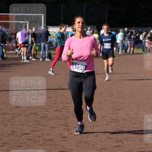 27.09.2026 - 35. Volkslauf durch das schöne Alstertal Strokosch-Dieckow http://msf.ph/oto/10582755 27.09.2026 11:28:05 Ziel 3198, 3405 meine-sportfotos.de